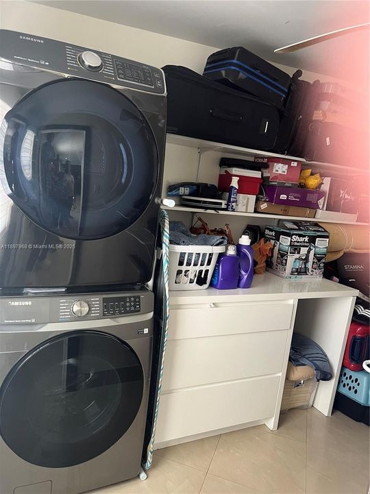 En Venta: $890,000 (4 camas, 3 baños, 2204 Pies cuadrados)