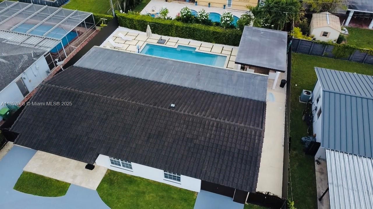 En Venta: $890,000 (4 camas, 3 baños, 2204 Pies cuadrados)