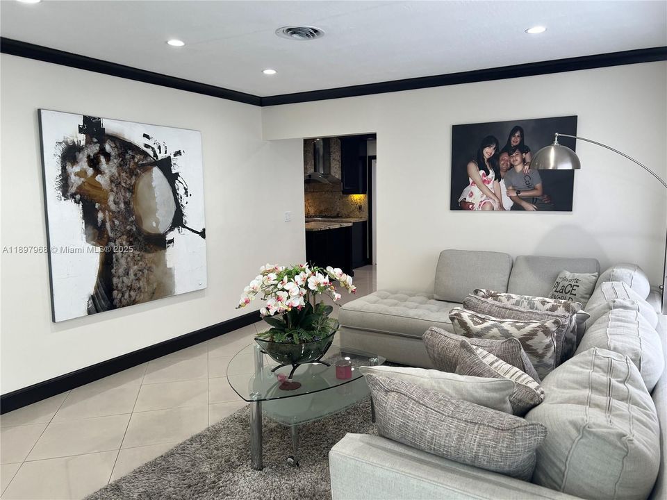 En Venta: $890,000 (4 camas, 3 baños, 2204 Pies cuadrados)