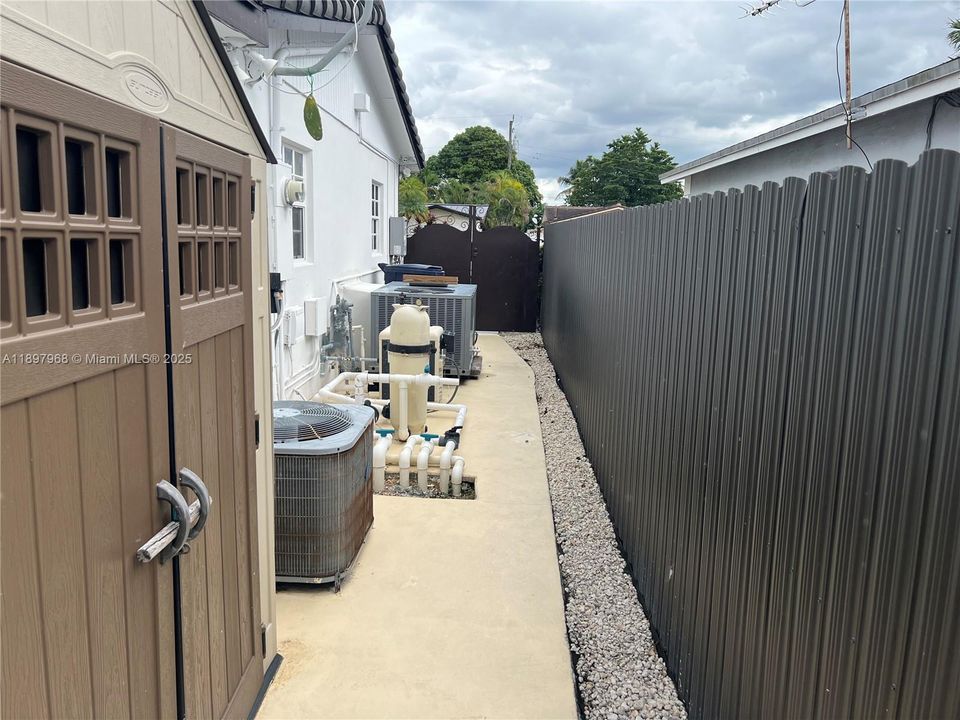 En Venta: $890,000 (4 camas, 3 baños, 2204 Pies cuadrados)