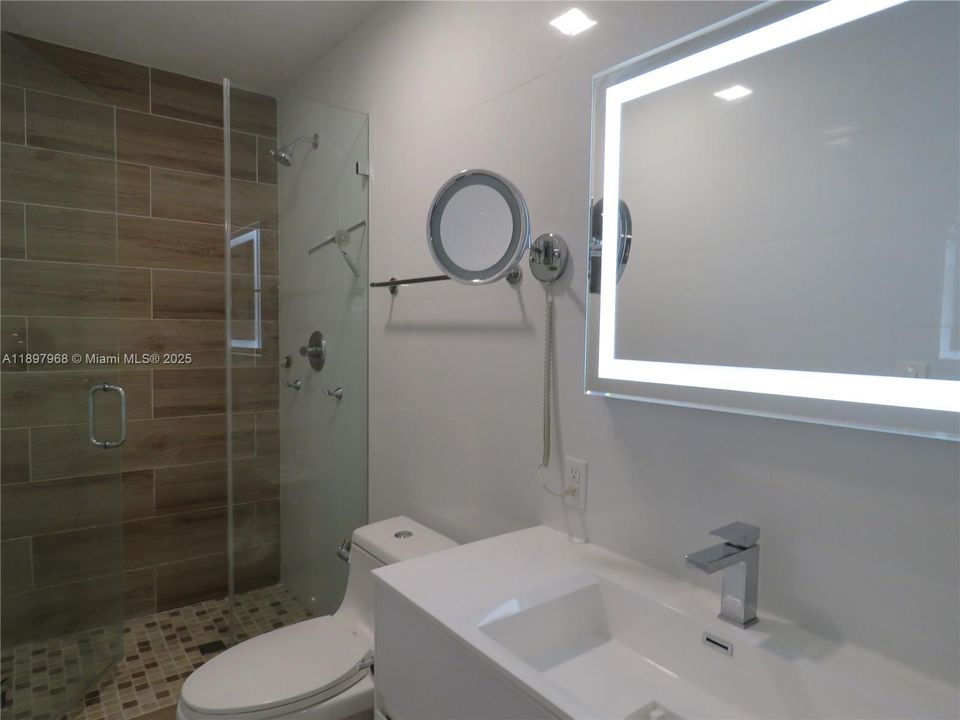 En Venta: $890,000 (4 camas, 3 baños, 2204 Pies cuadrados)