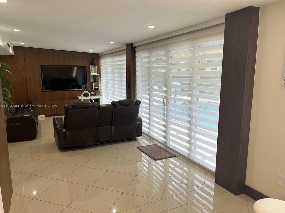 En Venta: $890,000 (4 camas, 3 baños, 2204 Pies cuadrados)