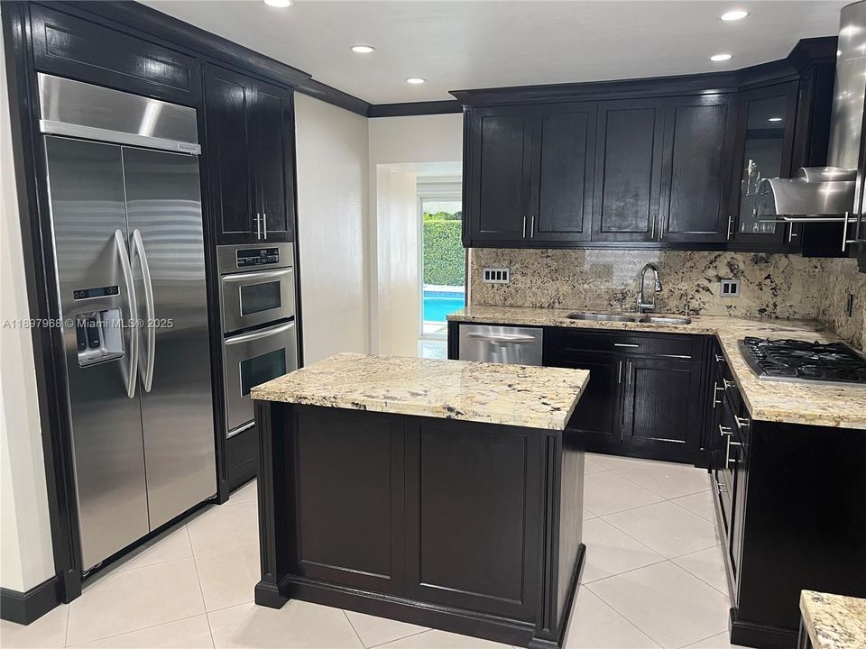 En Venta: $890,000 (4 camas, 3 baños, 2204 Pies cuadrados)