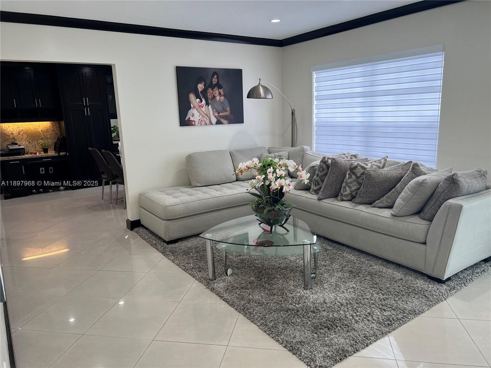 En Venta: $890,000 (4 camas, 3 baños, 2204 Pies cuadrados)