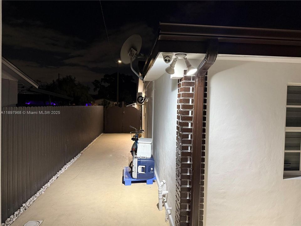 En Venta: $890,000 (4 camas, 3 baños, 2204 Pies cuadrados)