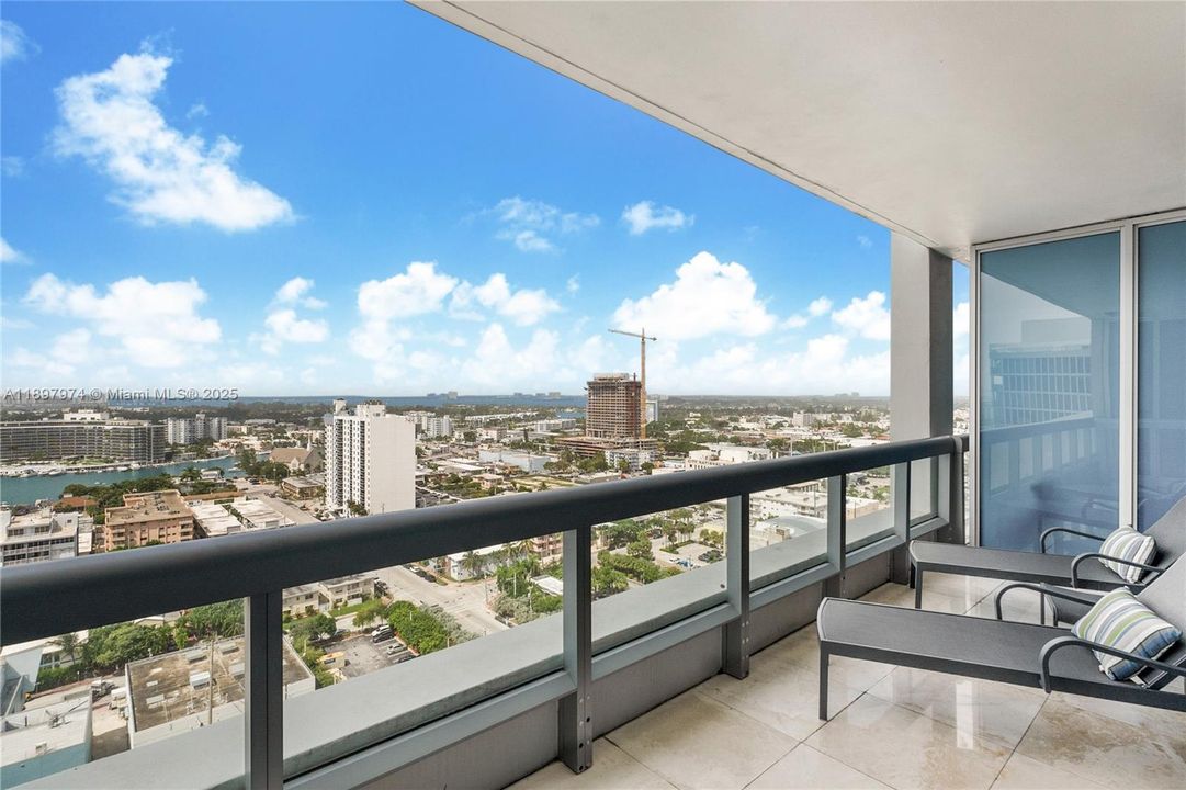 Recently Rented: $9,000 (2 beds, 2 baths, 1280 Square Feet)