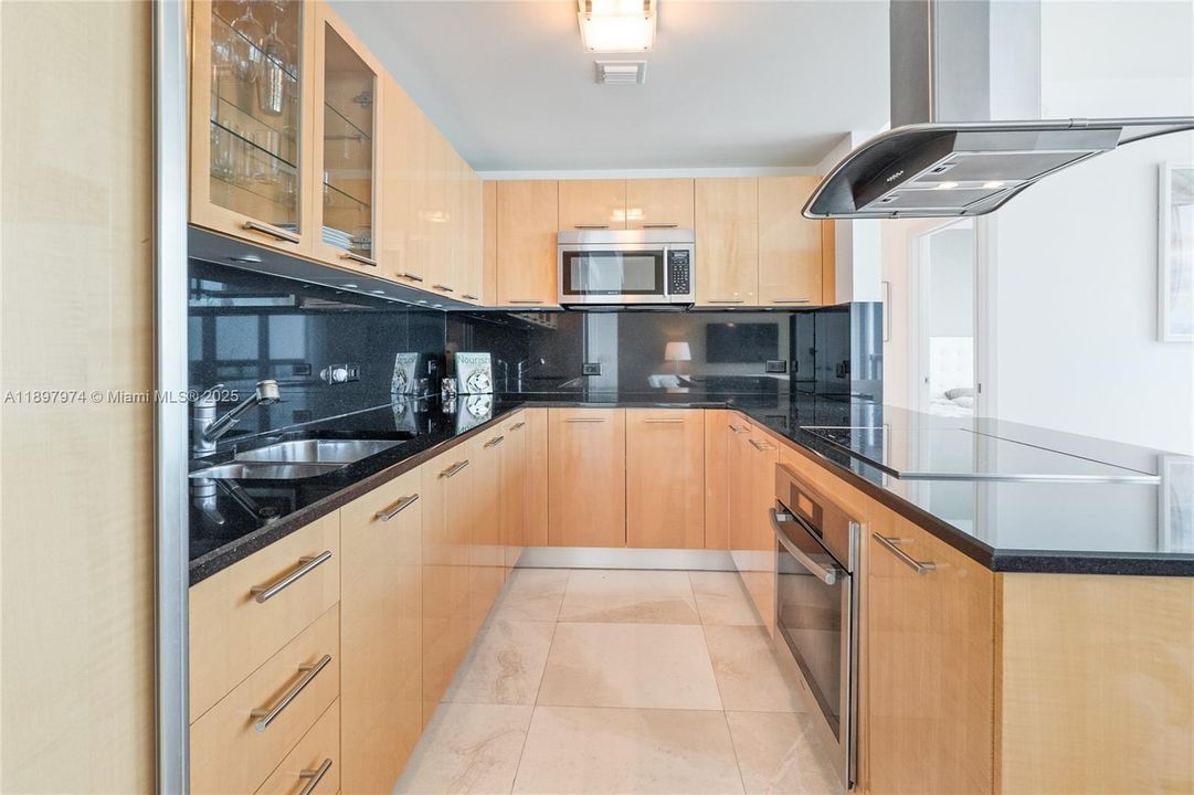 Recently Rented: $9,000 (2 beds, 2 baths, 1280 Square Feet)