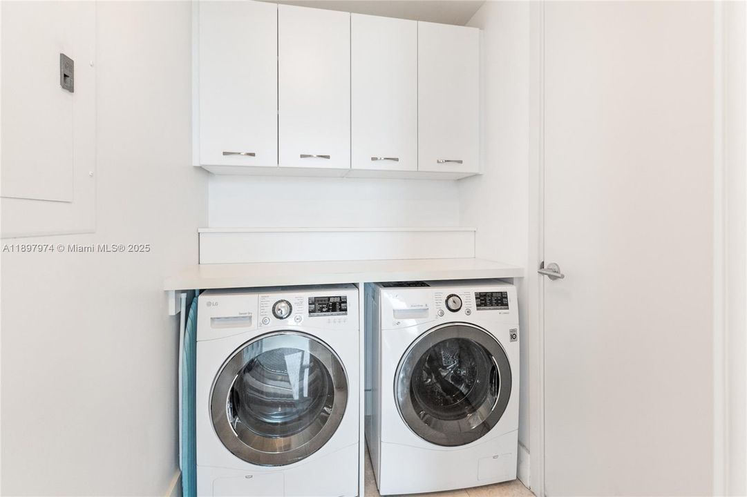 Recently Rented: $9,000 (2 beds, 2 baths, 1280 Square Feet)