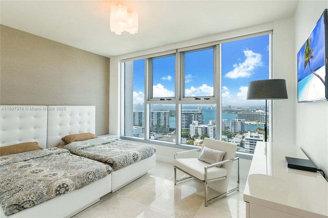 Recently Rented: $9,000 (2 beds, 2 baths, 1280 Square Feet)