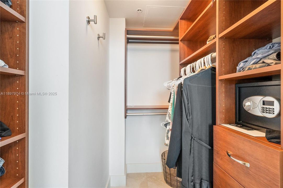 Recently Rented: $9,000 (2 beds, 2 baths, 1280 Square Feet)