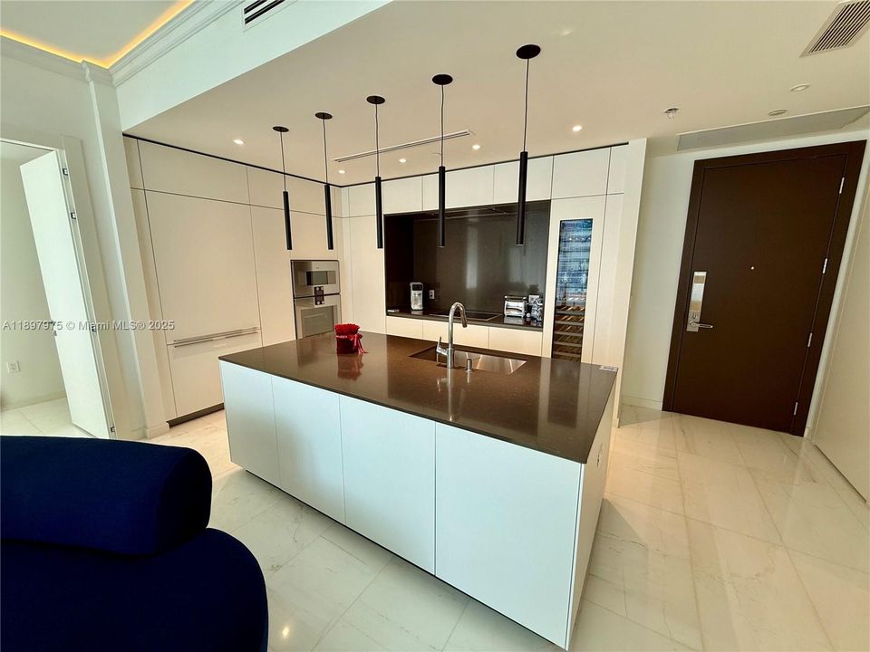 For Rent: $20,000 (2 beds, 2 baths, 1600 Square Feet)