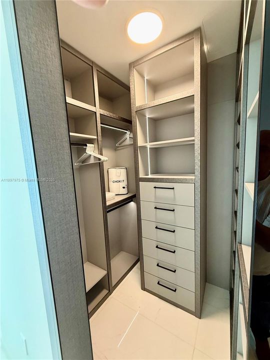 For Rent: $20,000 (2 beds, 2 baths, 1600 Square Feet)