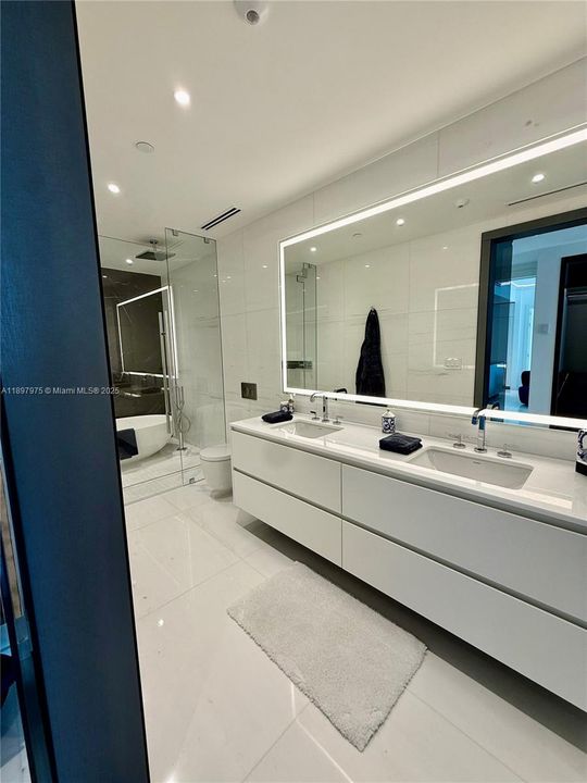 For Rent: $20,000 (2 beds, 2 baths, 1600 Square Feet)