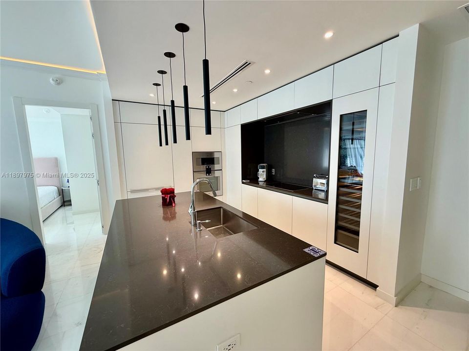 For Rent: $20,000 (2 beds, 2 baths, 1600 Square Feet)