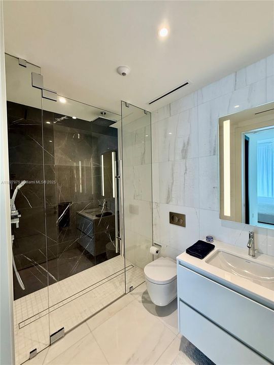 For Rent: $20,000 (2 beds, 2 baths, 1600 Square Feet)