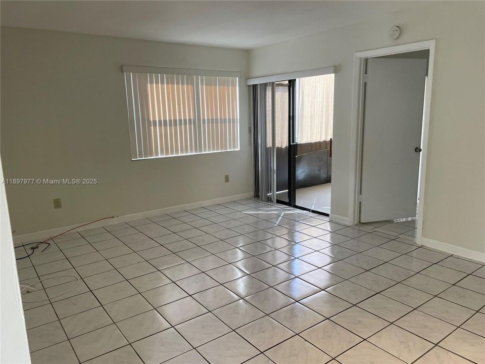 Recently Rented: $2,000 (2 beds, 2 baths, 750 Square Feet)