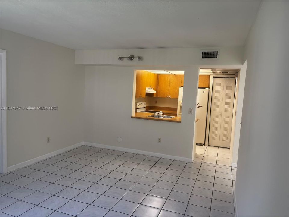 Recently Rented: $2,000 (2 beds, 2 baths, 750 Square Feet)