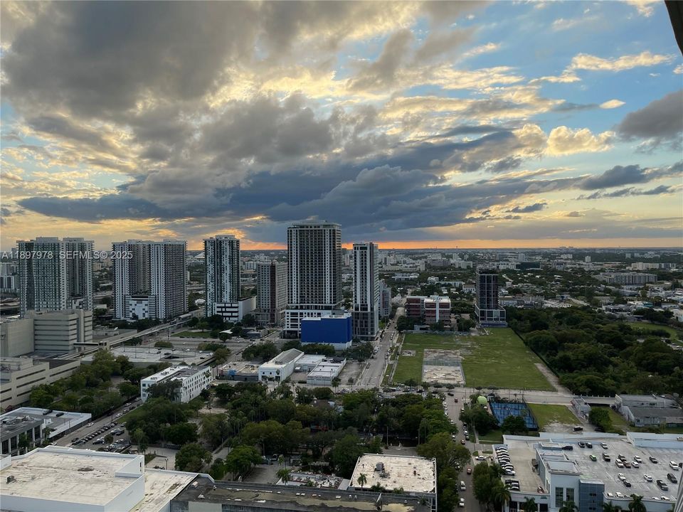 На продажу: $329,000 (1 спален, 1 ванн, 791 Квадратных фут)