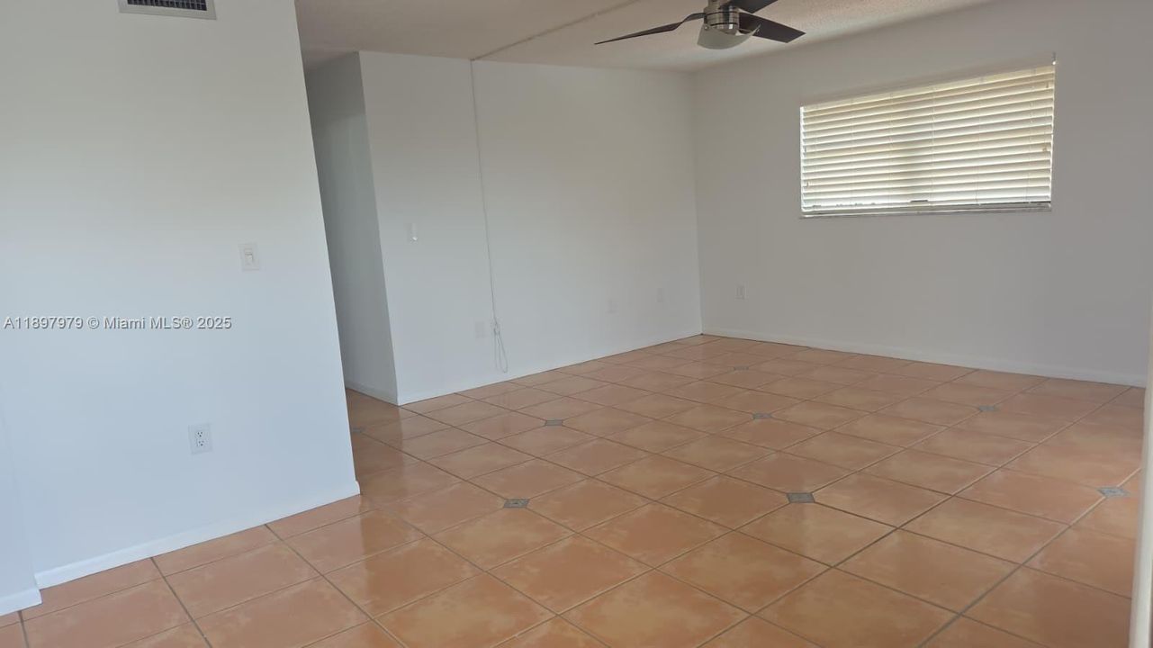 В аренду: $3,200 (3 спален, 2 ванн, 1080 Квадратных фут)