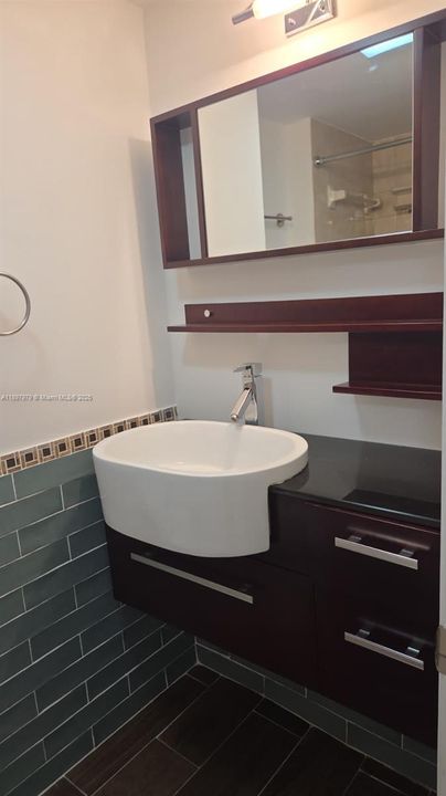 В аренду: $3,200 (3 спален, 2 ванн, 1080 Квадратных фут)