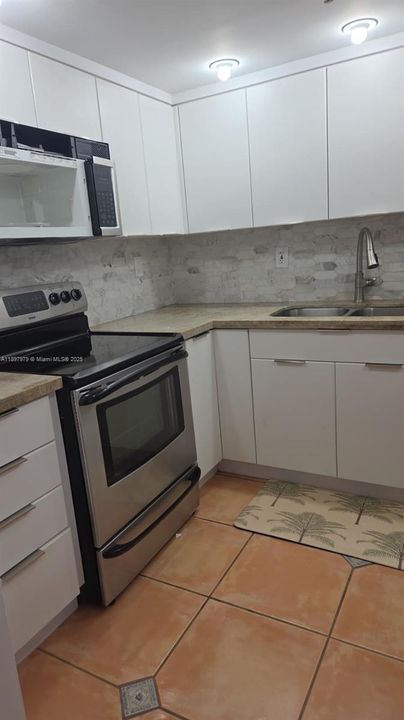 В аренду: $3,200 (3 спален, 2 ванн, 1080 Квадратных фут)