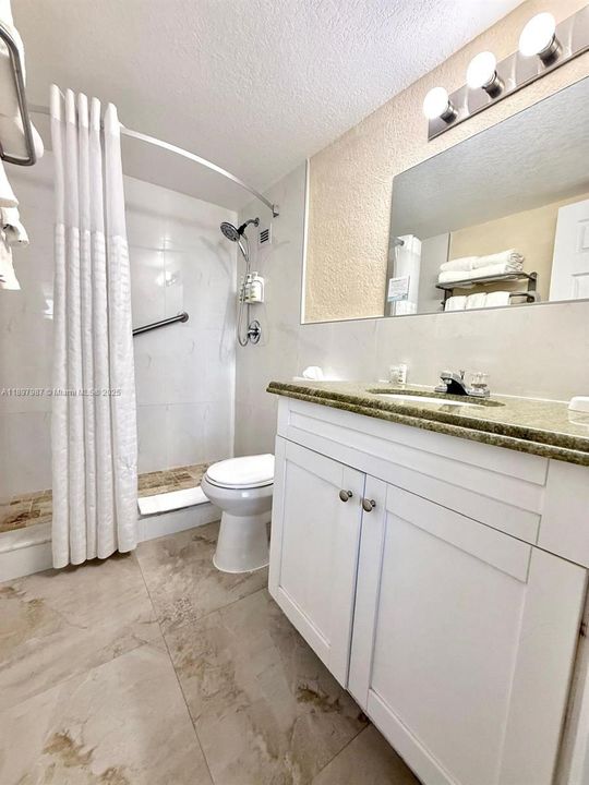 En Venta: $105,000 (0 camas, 1 baños, 420 Pies cuadrados)