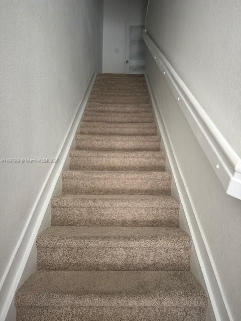 For Rent: $3,350 (3 beds, 3 baths, 1380 Square Feet)