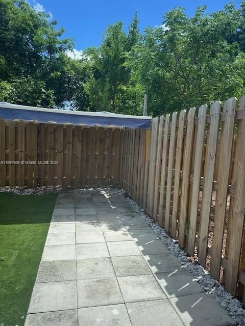 For Rent: $3,350 (3 beds, 3 baths, 1380 Square Feet)