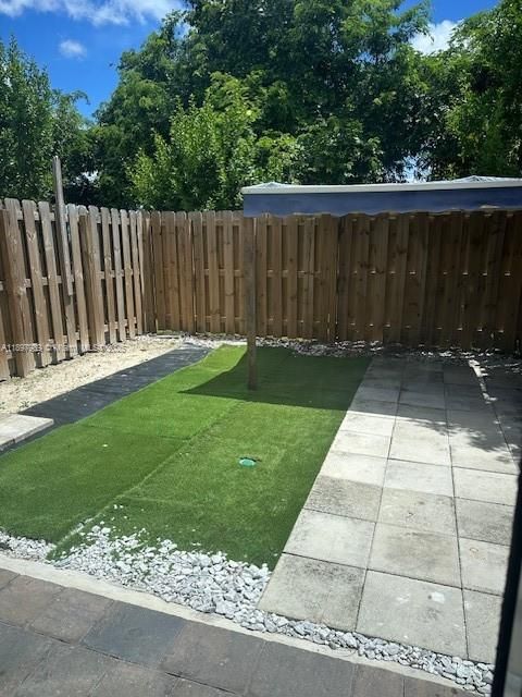 For Rent: $3,350 (3 beds, 3 baths, 1380 Square Feet)