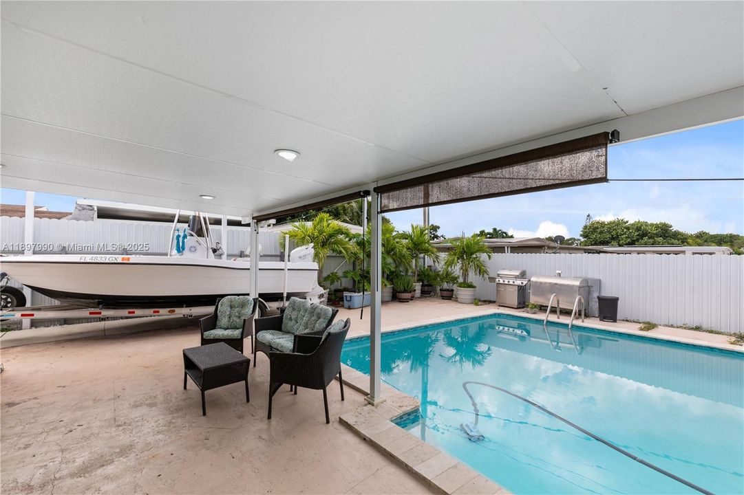 For Sale: $699,999 (5 beds, 4 baths, 1658 Square Feet)