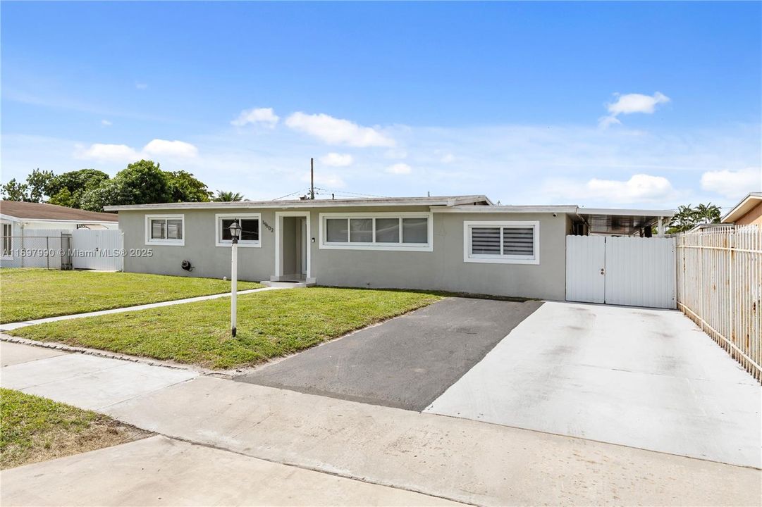 For Sale: $699,999 (5 beds, 4 baths, 1658 Square Feet)