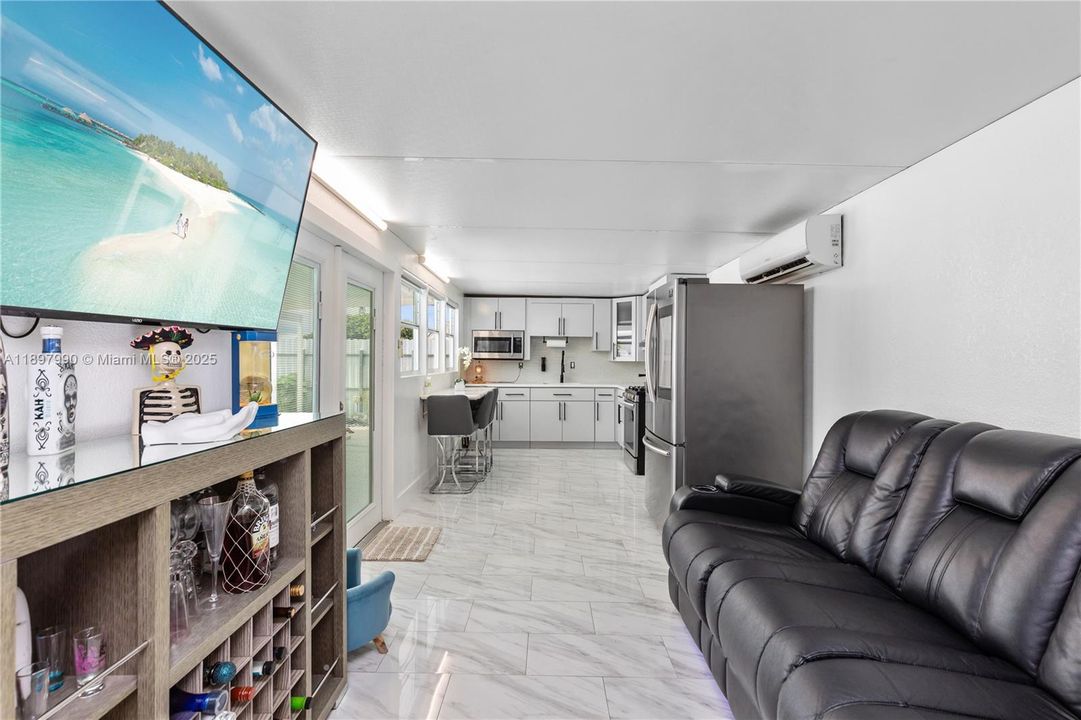 For Sale: $699,999 (5 beds, 4 baths, 1658 Square Feet)