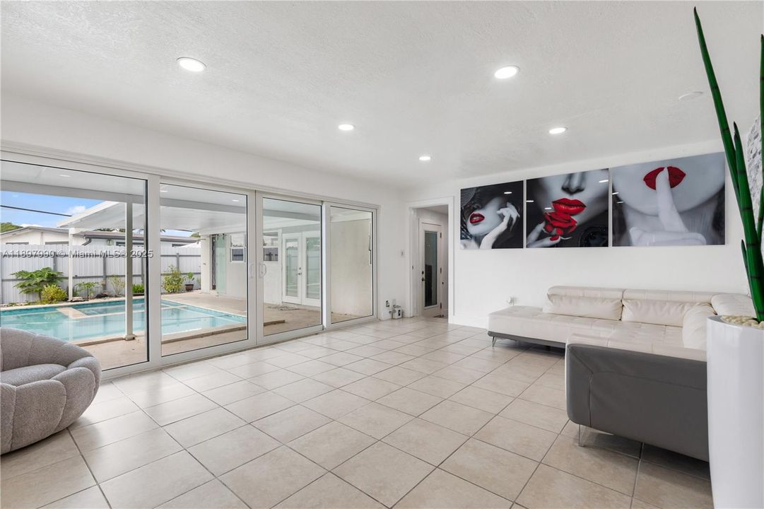 For Sale: $699,999 (5 beds, 4 baths, 1658 Square Feet)