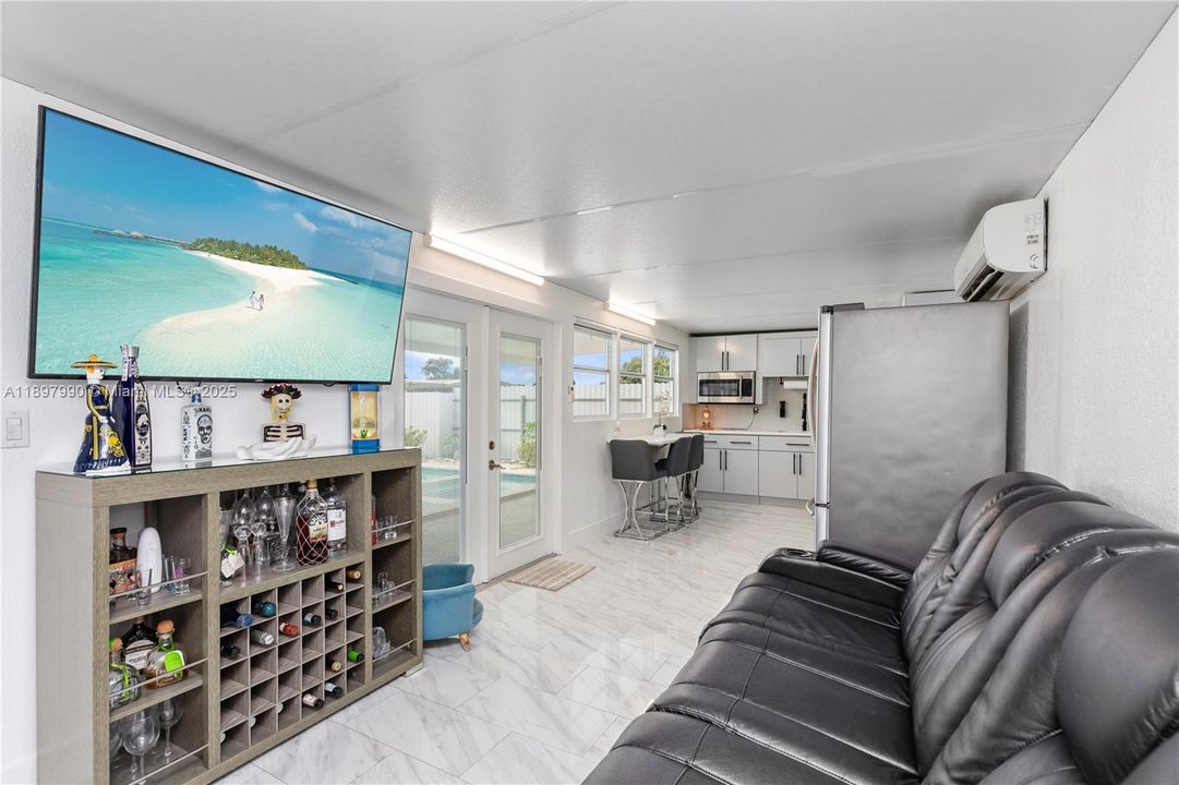 For Sale: $699,999 (5 beds, 4 baths, 1658 Square Feet)