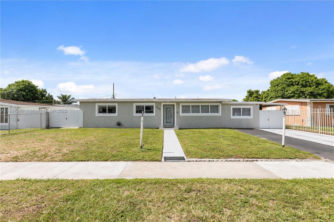 For Sale: $699,999 (5 beds, 4 baths, 1658 Square Feet)