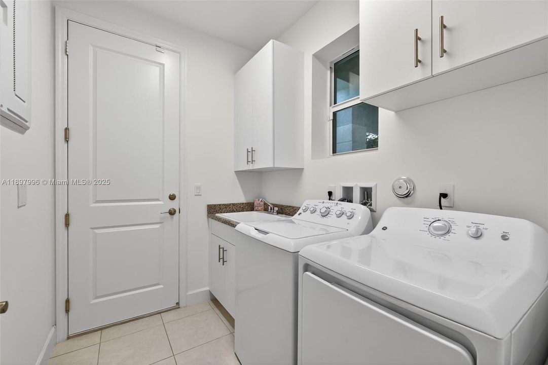 For Sale: $495,000 (3 beds, 2 baths, 1841 Square Feet)