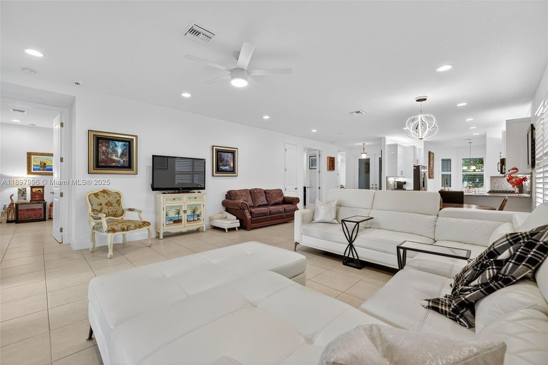 For Sale: $495,000 (3 beds, 2 baths, 1841 Square Feet)