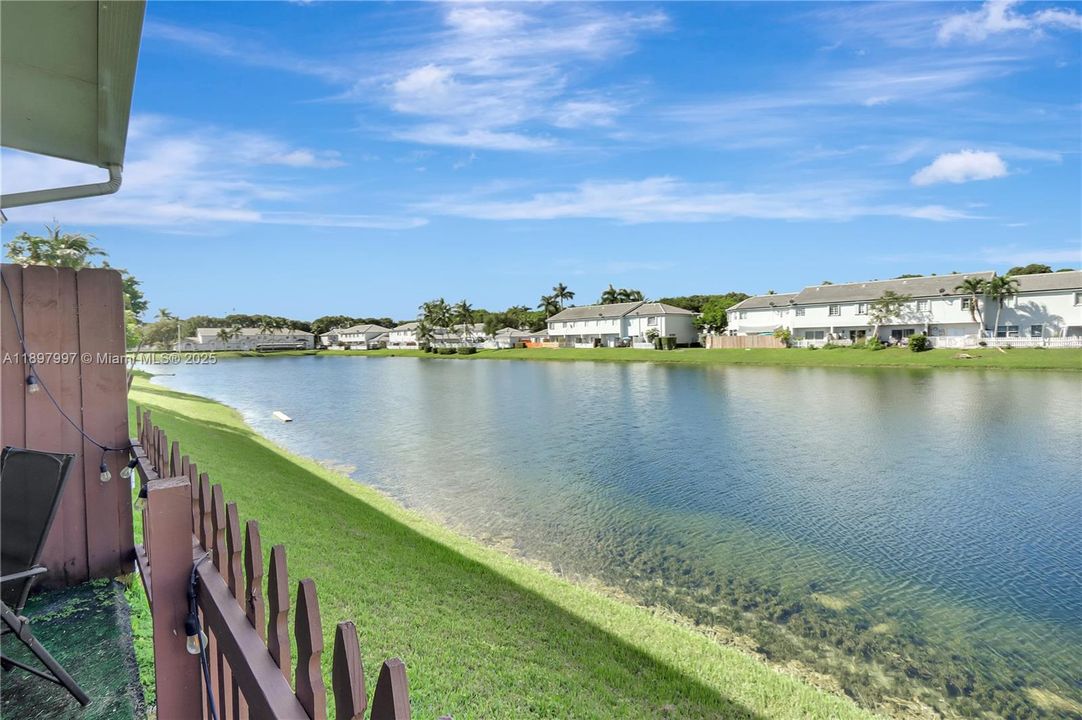 Active With Contract: $373,000 (2 beds, 1 baths, 950 Square Feet)