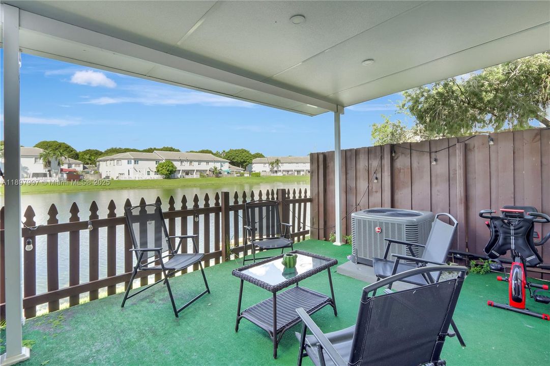 Active With Contract: $373,000 (2 beds, 1 baths, 950 Square Feet)