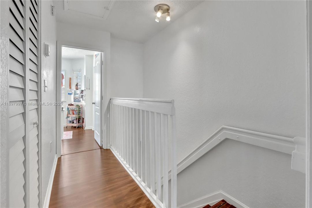 Active With Contract: $373,000 (2 beds, 1 baths, 950 Square Feet)