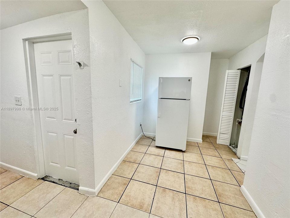 合同活跃: $1,900 (2 贝兹, 1 浴室, 1308 平方英尺)