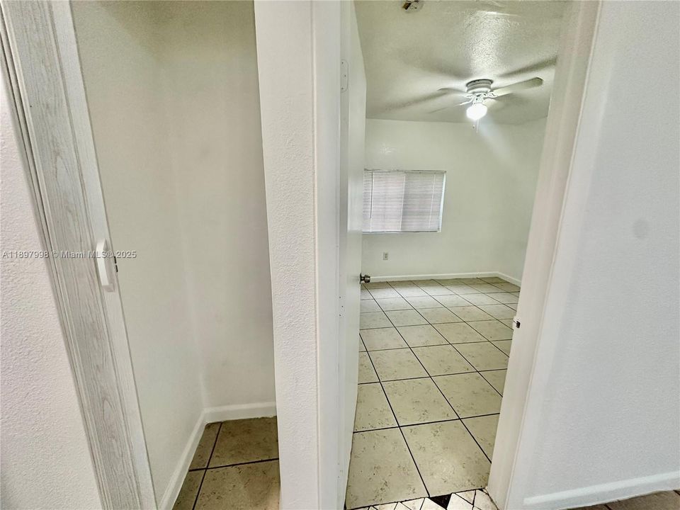 合同活跃: $1,900 (2 贝兹, 1 浴室, 1308 平方英尺)