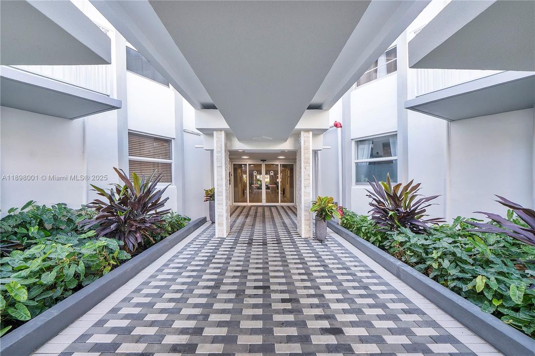 Recently Sold: $215,000 (1 beds, 1 baths, 700 Square Feet)