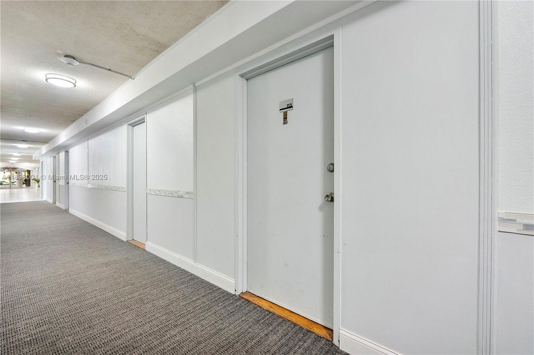 Recently Sold: $215,000 (1 beds, 1 baths, 700 Square Feet)