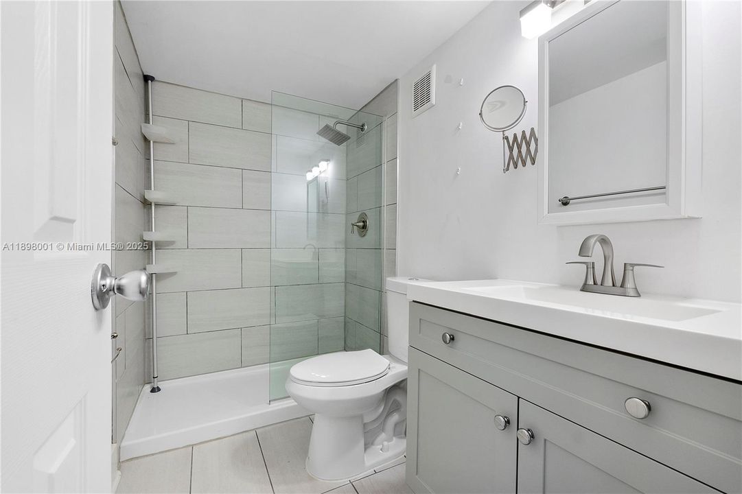 Recently Sold: $215,000 (1 beds, 1 baths, 700 Square Feet)