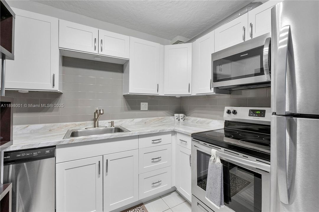 Recently Sold: $215,000 (1 beds, 1 baths, 700 Square Feet)