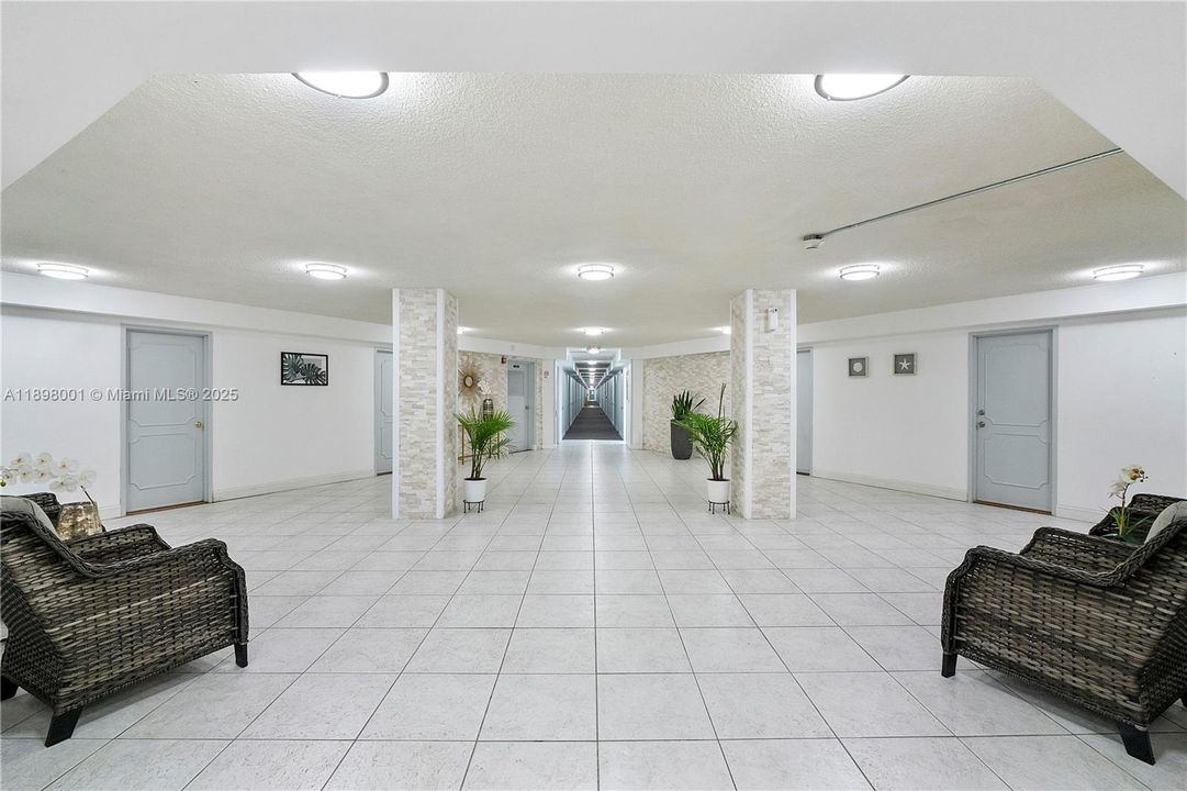 Recently Sold: $215,000 (1 beds, 1 baths, 700 Square Feet)