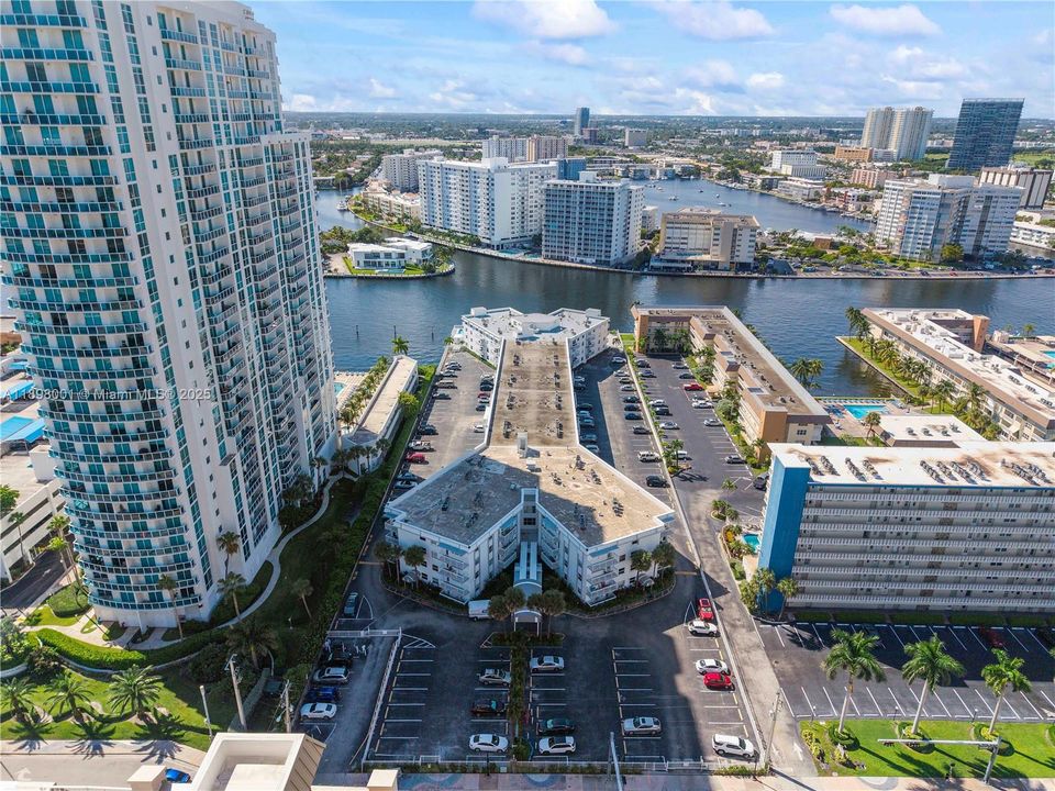 Recently Sold: $215,000 (1 beds, 1 baths, 700 Square Feet)