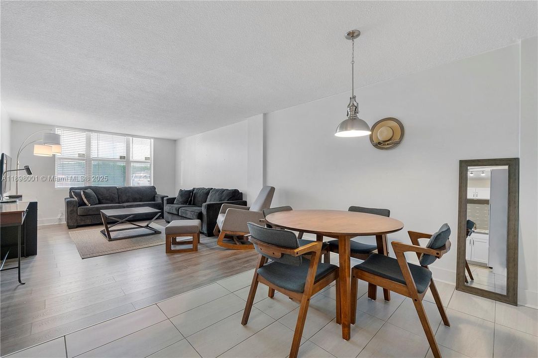 Recently Sold: $215,000 (1 beds, 1 baths, 700 Square Feet)