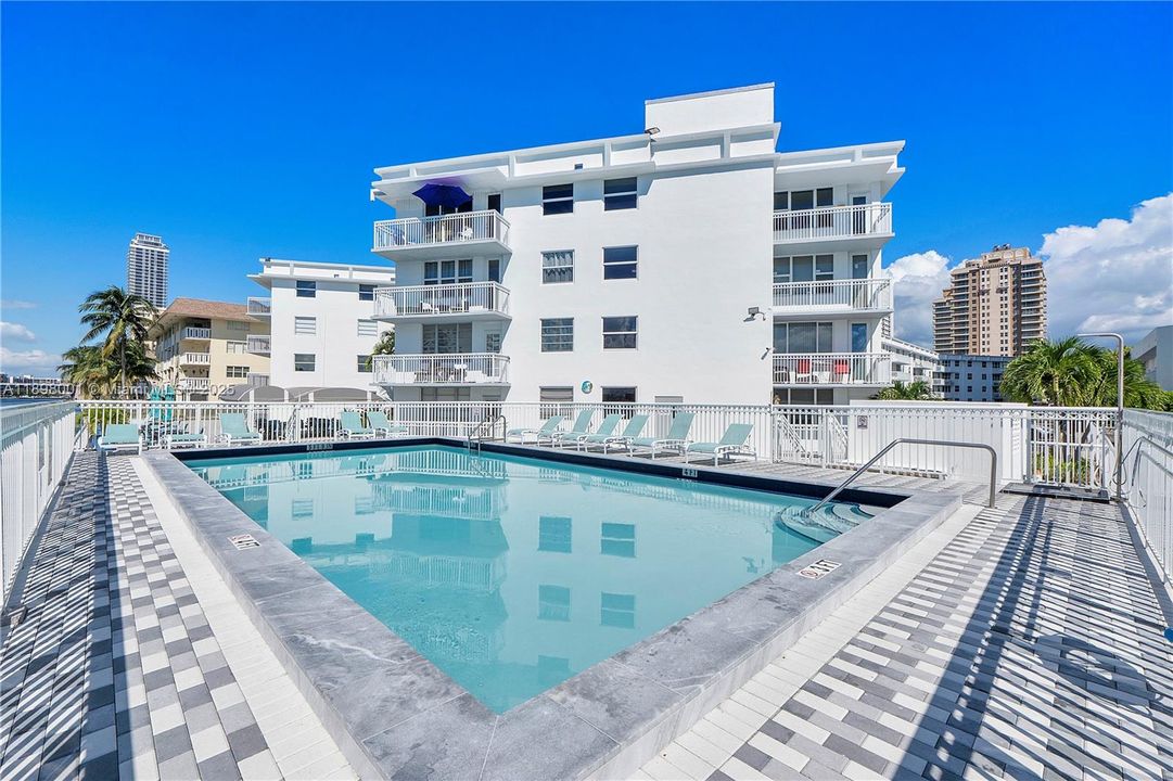 Recently Sold: $215,000 (1 beds, 1 baths, 700 Square Feet)